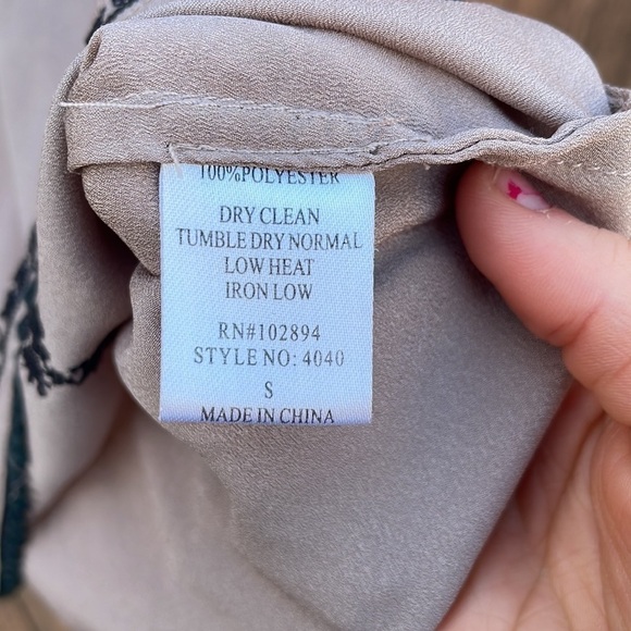 Freeway size small lovely embroidered blouse - Picture 3 of 6